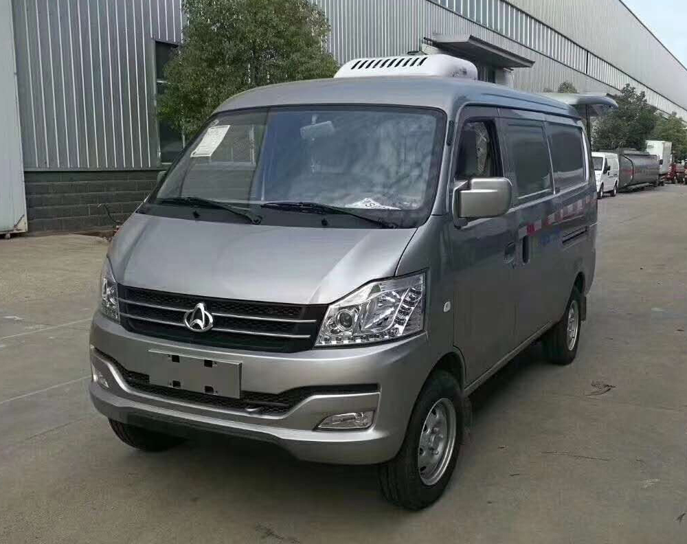國(guó)六重慶長(zhǎng)安V3面包冷藏車(chē)