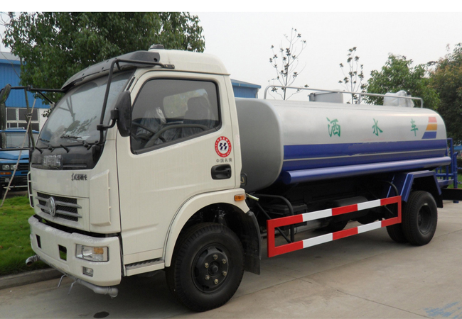 國(guó)五東風(fēng)凱普特綠化噴灑車(chē)